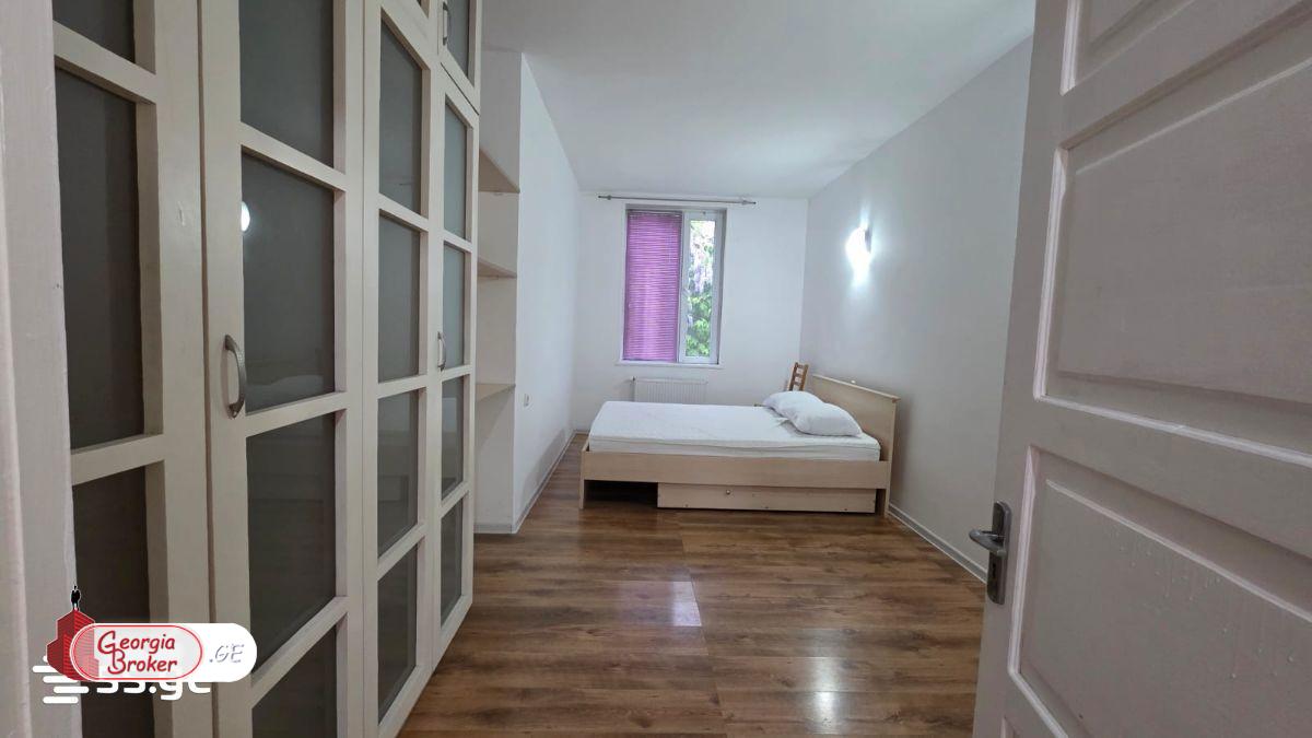 nearly repaired 7-room house for rent