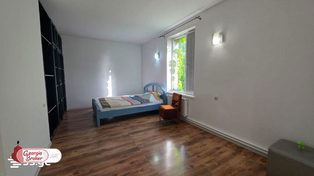 nearly repaired 7-room house for rent