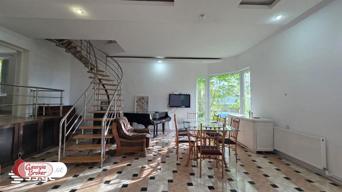 nearly repaired 7-room house for rent