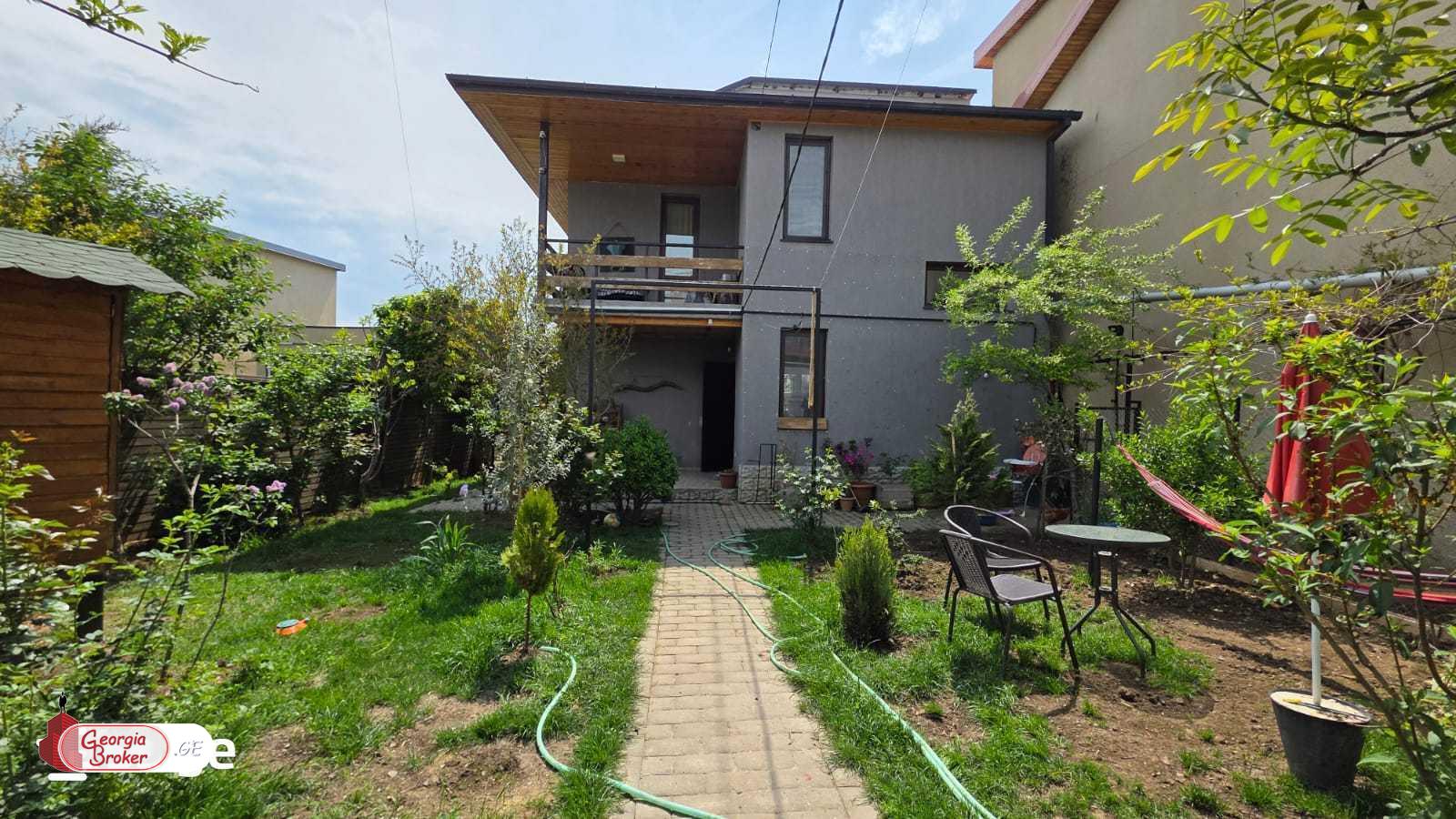 продается дом с новым ремонтом 9-комнат
