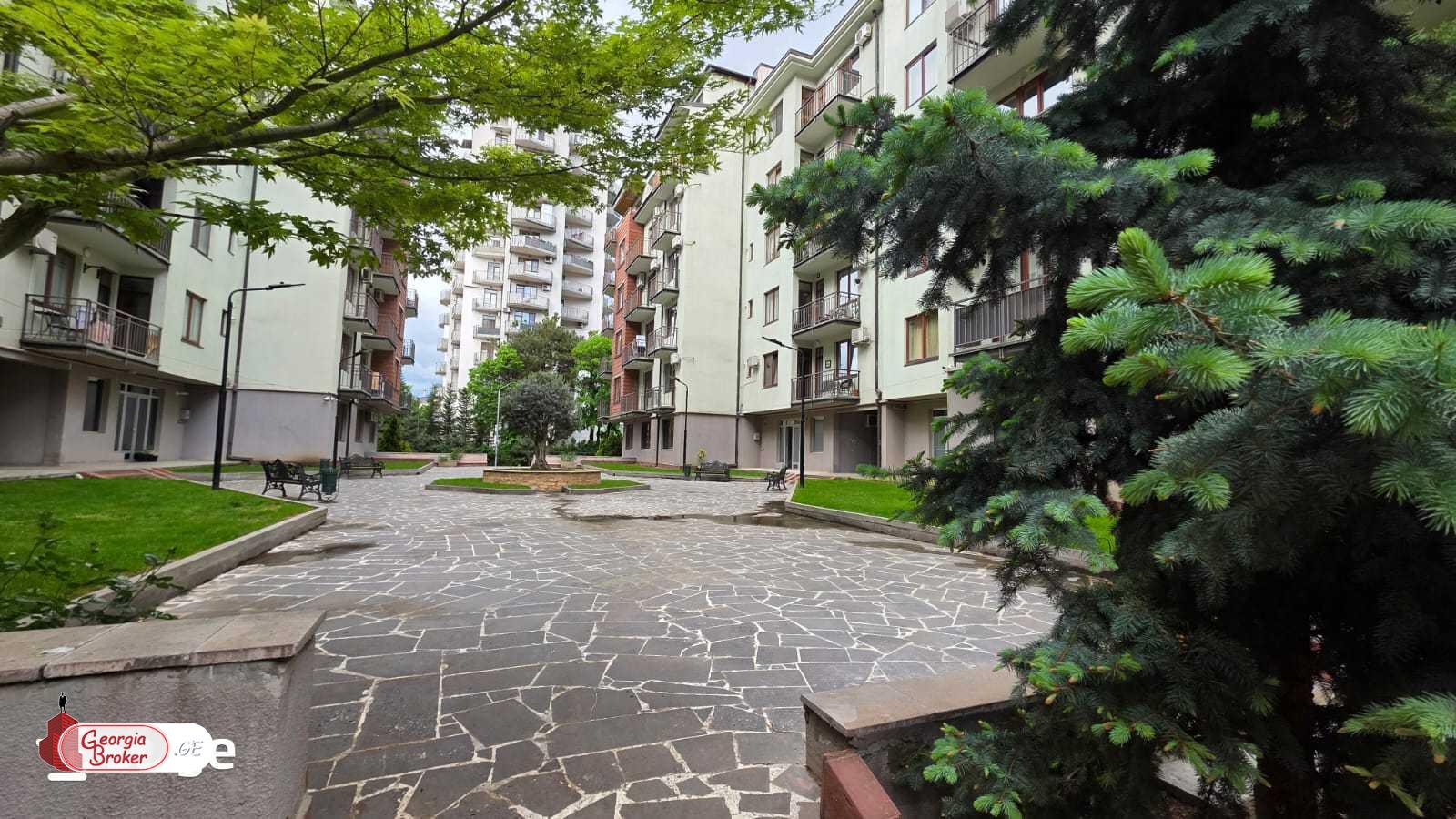 продается квартира с новым ремонтом 5-комнат
