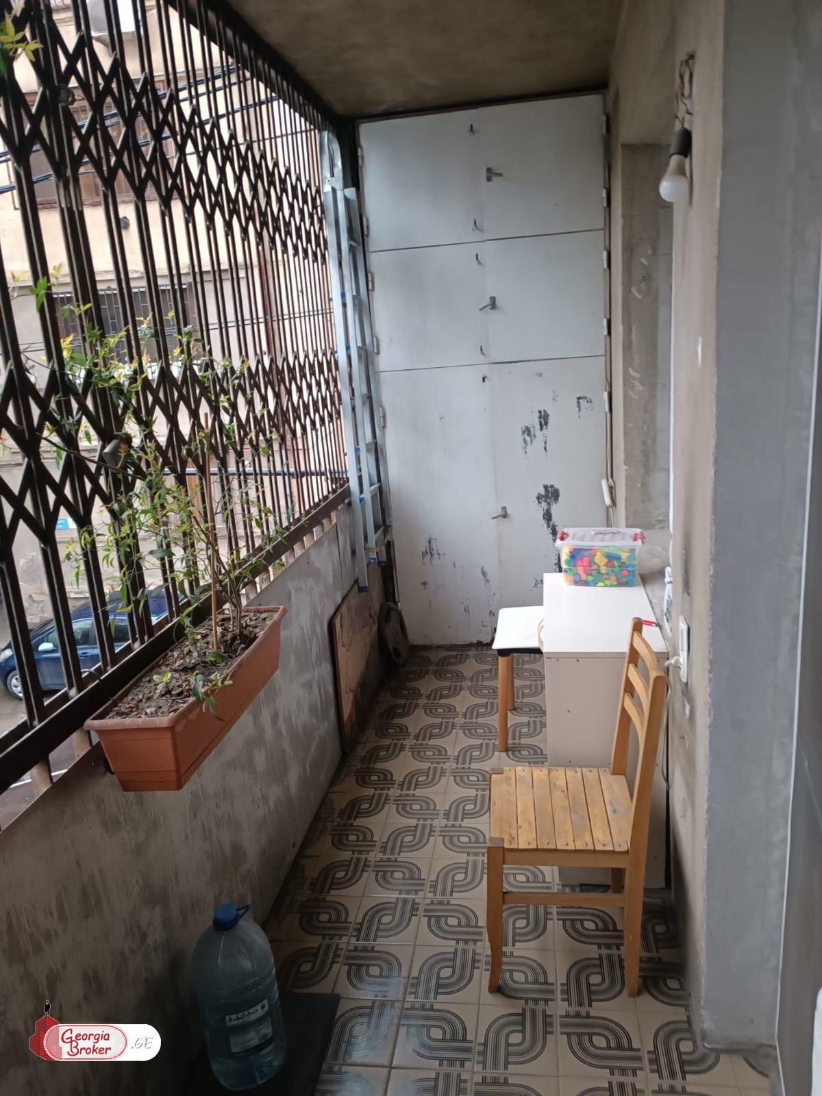 nearly repaired 3-room apartment for sale